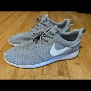 Men’s NIKE Roshe run